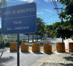 Notícia - Em Balneário Camboriú, praias interditadas e acessos bloqueados (VÍDEO)