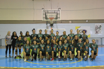 Notícia - Basquete feminino de Criciúma realiza ação beneficente