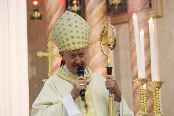 Notícia - Dom Jacinto preside a Solene Vigília Pascal