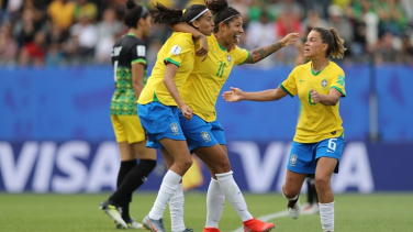 Notícia - Brasil estreia com vitória: 3 a 0 na Jamaica