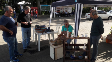 Notícia - Galeria foi à praça com cerâmica e Estúdio Tanuki (VÍDEO)