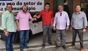 Notícia - Governo de Siderópolis adquire veículo zero km para setor de engenharia