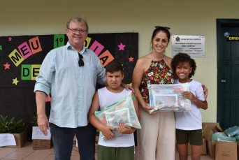 Notícia - Campanha em Siderópolis distribui 450 kit escolares