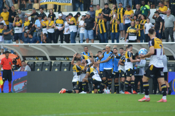 Notícia - Com três gols no primeiro tempo, Criciúma vence o Sampaio Corrêa e volta ao G4