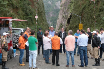 Notícia - SC-370 é reaberta na Serra do Corvo Branco