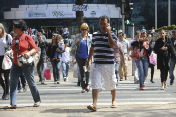 Notícia - Taxa de desemprego no Brasil cai para 11,8%