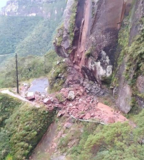 Notícia - Sem previsão de liberação da pista na Serra do Corvo Branco