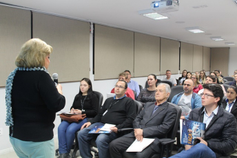 Notícia - Intervalos e jornada de trabalho são discutidos em encontro