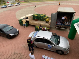 Notícia - Assistência Social de Criciúma entrega alimentos para instituições sociais no Parque das Nações