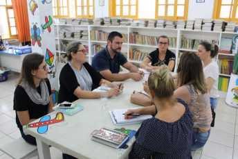 Notícia - Programa Educação Empreendedora é apresentado por Alex e Bia