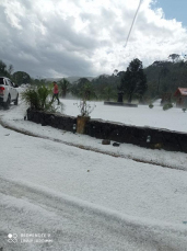 Notícia - Chuva de granizo deixa município da Serra Catarinense coberto de gelo 