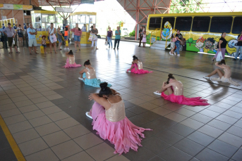 Notícia - Oficina de Dança de escola se apresenta em terminais