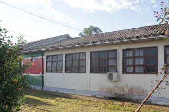 Notícia - A única escola municipal de madeira de Criciúma