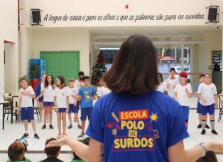 Notícia - Criciúma: Escola Polo de Surdos é referência para outros municípios