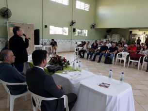 Notícia - Redução de ritmo de trabalho em frigoríficos em pauta em seminário