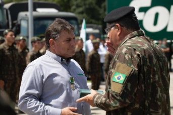 Notícia - Fontanella Transportes recebe a medalha do Exército Brasileiro