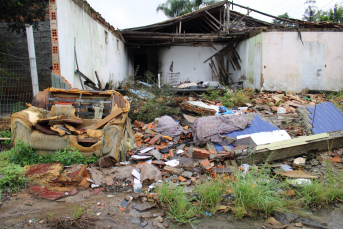 Notícia - ((Vídeo)) Criciúma realiza demolição de casas abandonadas no bairro Mina União