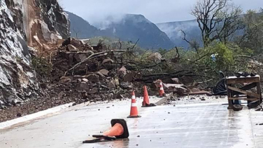 Notícia - BR-285 sem passagem na Serra da Rocinha