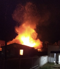 Notícia - Casa é consumida pelo fogo no Balneário Rincão