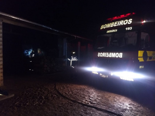 Notícia - Bombeiros controlam incêndio em estufa de fumo