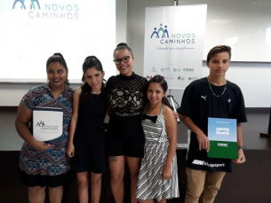 Notícia - Adolescentes são formados no Programa Novos Caminhos