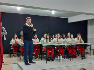 Notícia - Professores de Içara trocam experiências com profissionais de Sombrio e Sangão