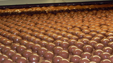 Notícia - Páscoa faz incrementar mão de obra em 16% nas fábricas de chocolates