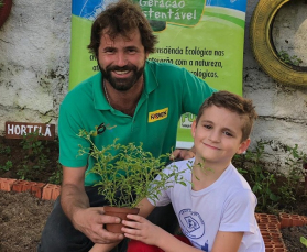 Notícia - Farben participa de implantação de horta escolar