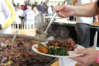 Notícia - Nossa Casa prepara mais uma Feijoada Mágica