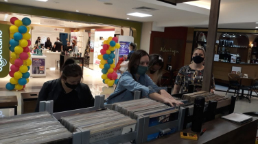 Notícia - Feira de Vinil marca fim de semana no Shopping Della