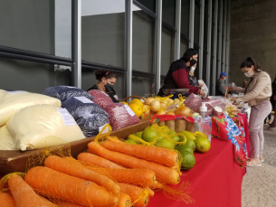 Notícia - Feira da Agricultura Familiar volta a ser feita no estacionamento do Heriberto Hulse nesta quinta