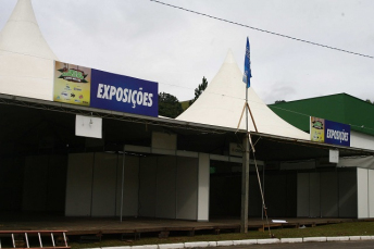 Notícia - Estrutura quase pronta para a Festa do Agricultor