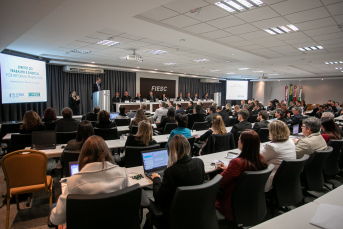 Notícia - O pós-reforma em debate na FIESC