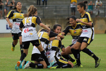 Notícia - Oportunidade para meninas que querem jogar futebol 