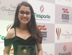 Notícia - Kathiê ganha o Troféu Guga Kuerten