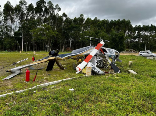 Notícia - Helicóptero cai com cinco pessoas às margens da SC-414