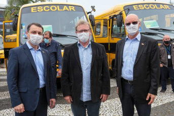 Notícia - Siderópolis recebe micro-ônibus escolar do Governo do Estado