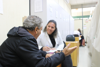 Notícia - Técnico em Massoterapia da Unesc oferece atendimento gratuito para 50 pacientes