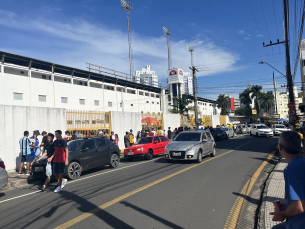 Notícia - Torcedores formam filas para acompanhar o Jogo das Estrelas