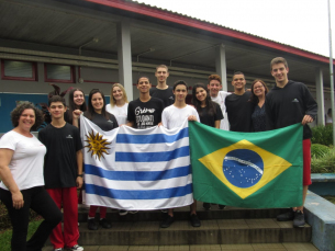 Notícia - Alunos do Colégio Unesc viajam ao Uruguai