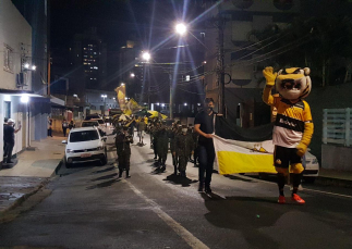 Notícia - Tigre surpreende a torcida com passeata de aniversário (VÍDEOS)