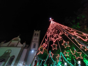 Notícia - Içara inaugura reforma da Praça Central no acendimento das luzes de Natal