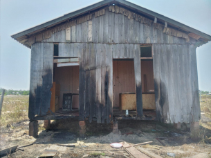 Notícia - Casa de madeira tem princípio de incêndio no Balneário Arroio do Silva