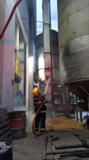 Notícia - Incêndio atinge silo de arroz em Morro da Fumaça