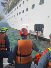 Notícia - Idoso passa mal em cruzeiro e é resgatado no porto de Imbituba