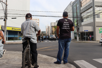 Notícia - Em Criciúma, Bolsonaro toma café, circula e discursa na Nereu Ramos; fotos e vídeos