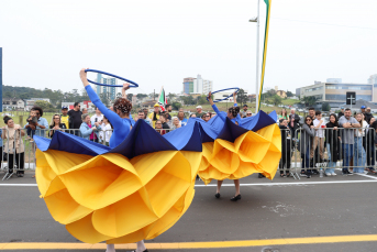 Notícia - Confira uma galeria de fotos do desfile cívico em Criciúma