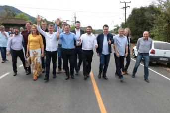 Notícia - Em inauguração, a paternidade da obra nos bastidores