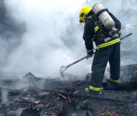 Notícia - Incêndio destrói residência em Tubarão