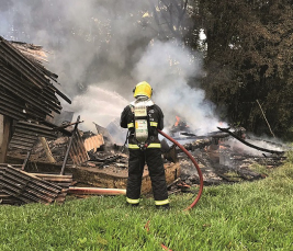 Notícia - Residência é destruída por incêndio